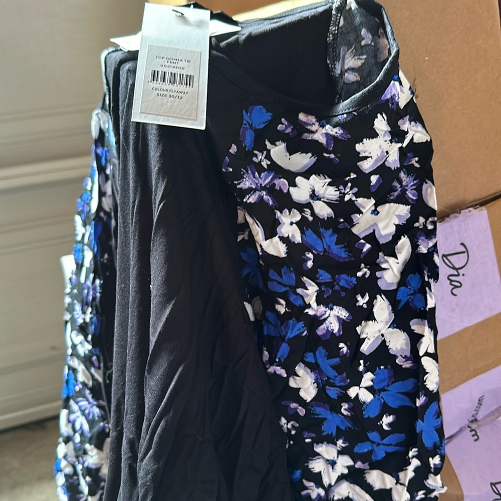 Plus size 30/32 Brand Evan’s Tunic baseball top with floral sleeves NWT